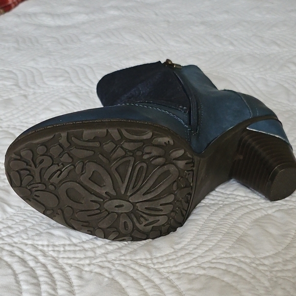 L'Artiste Belgrade Navy Ankle Boots with Gold Accents Sz 38 - Picture 2 of 4
